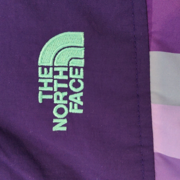 Girls large North Face vest, insulated polyester. Worn good condition - Picture 2 of 7